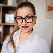 Enseignante passionnée de FLE, spécialisée en FLE professionnel et FOS, propose des cours en ligne et en présentiel en Alsace.